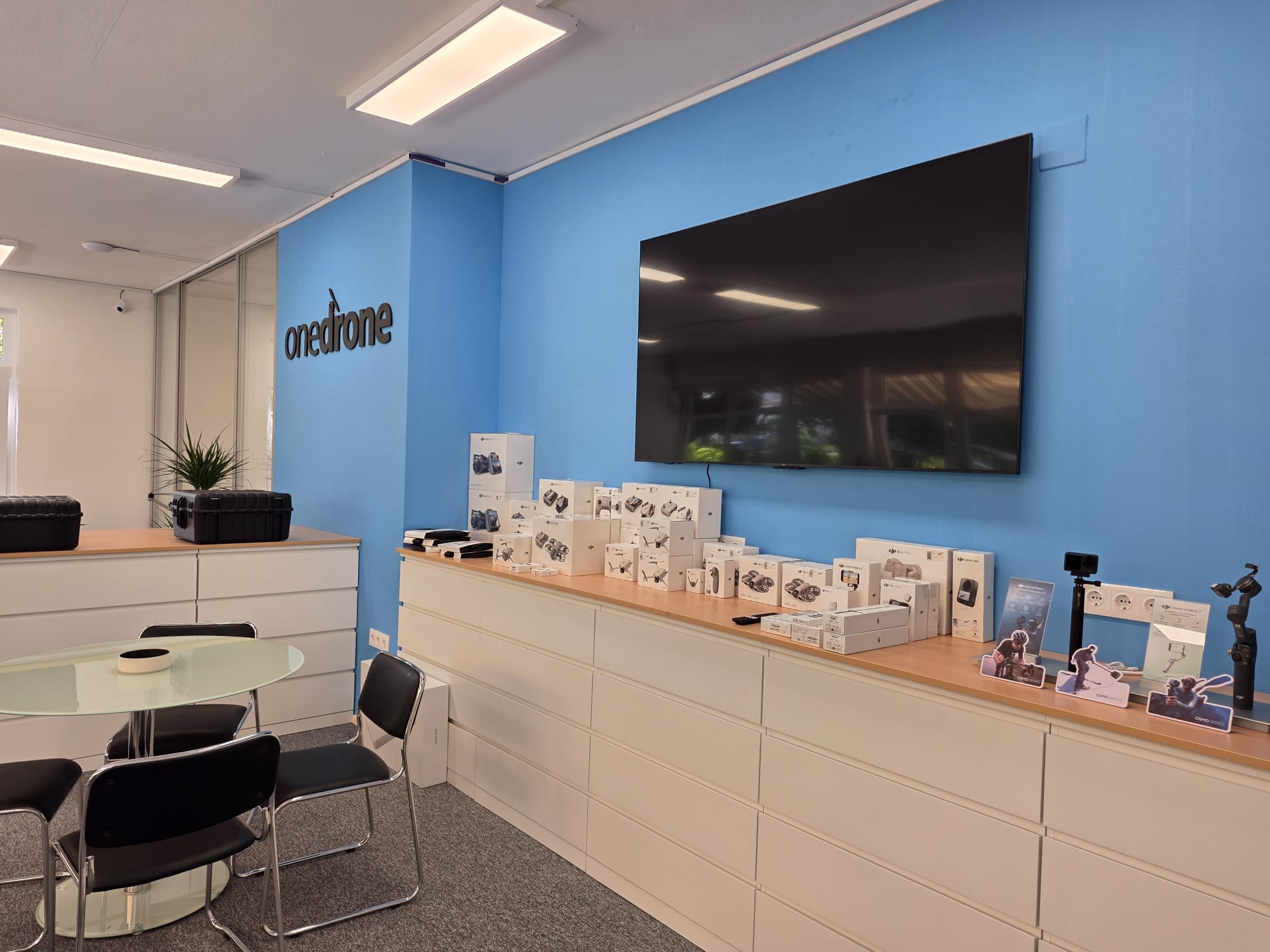 OneDrone Store in Klagenfurt mit DJI Drohnen und Zubehör